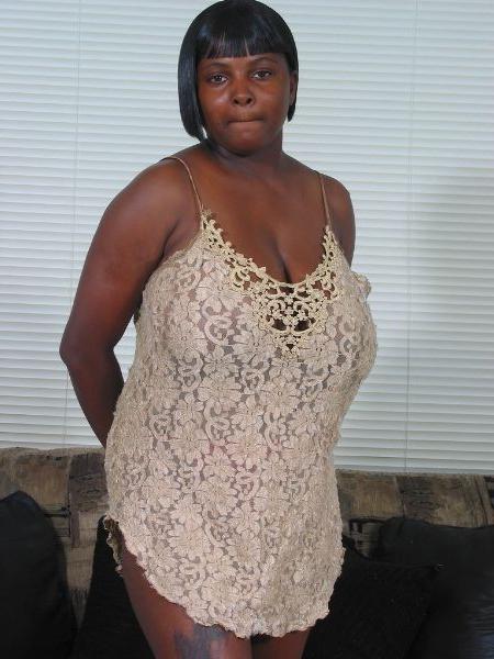 15P Big chunky booty black girl