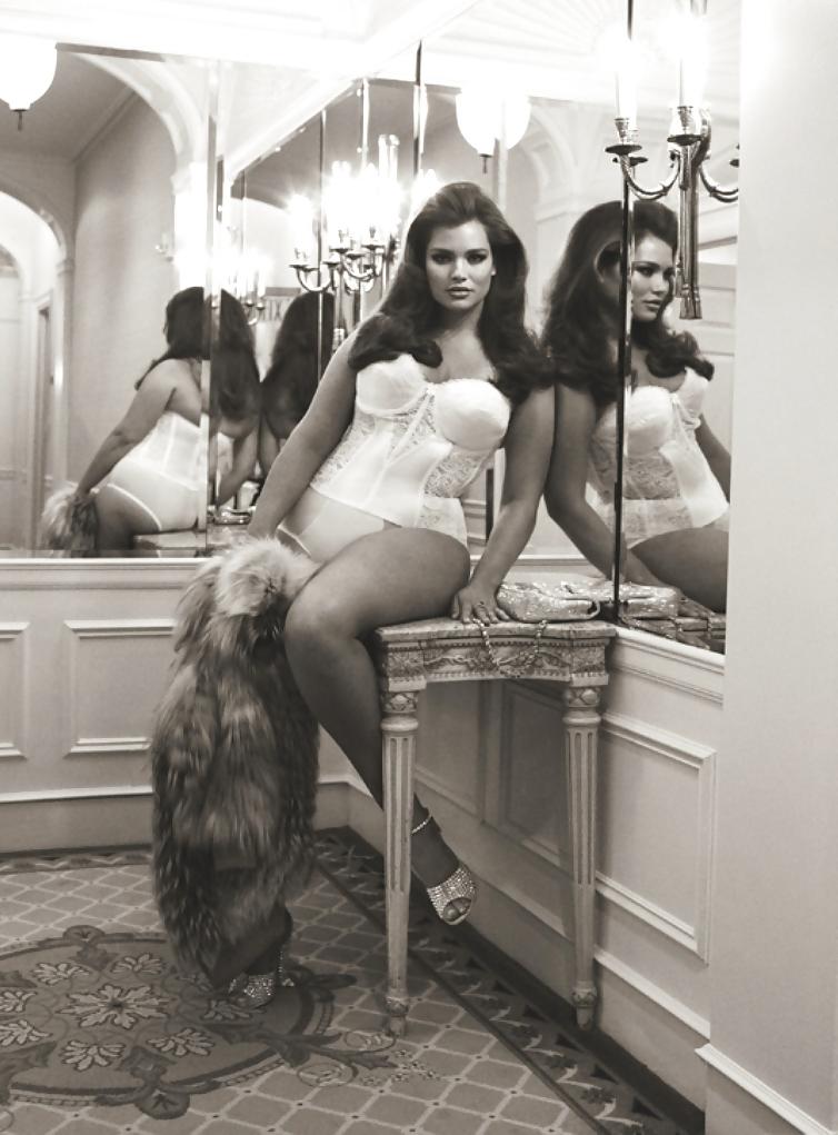 11P Tara Lynn, Plus-Size Models Voluptuous in Vogue