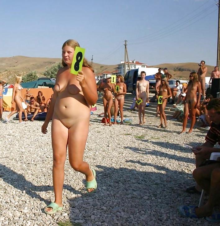 25P Les jeunes salopes grosses et nues