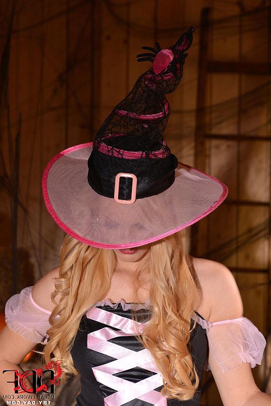 16P Mira Sunset the blonde vampire witch playing with her pussy