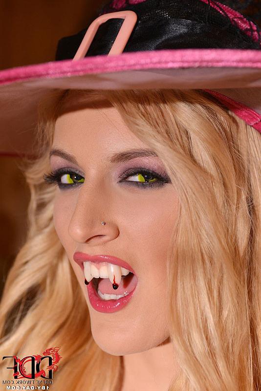 16P Mira Sunset the blonde vampire witch playing with her pussy