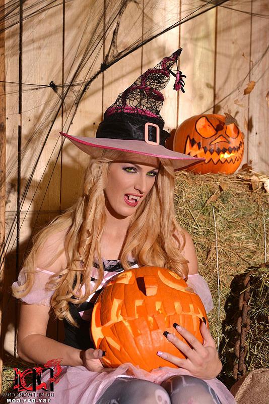 16P Mira Sunset the blonde vampire witch playing with her pussy