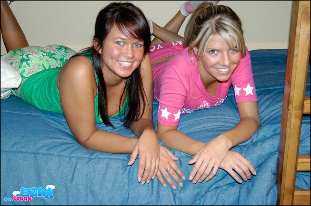 15P Angel Woods plays with her vibrator