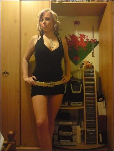 15P A college teen takes pics of herself for dating website