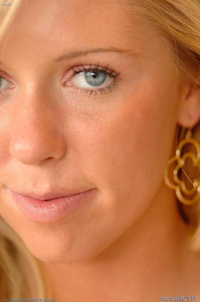 15P Extreme pussy close up on blonde teen masturbating