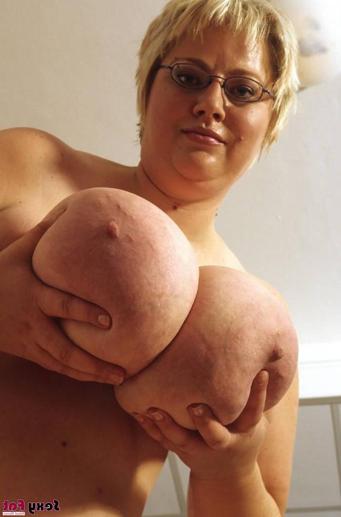 16P BBW In Red Bra &amp;amp; Panties Plays with a Vibrator