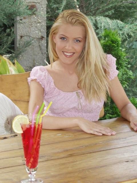 16P Cute blonde Sophie Sweet playing with vibrator