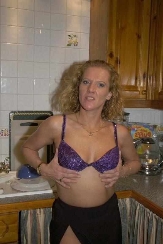 20P Geile Oma spreizt sich