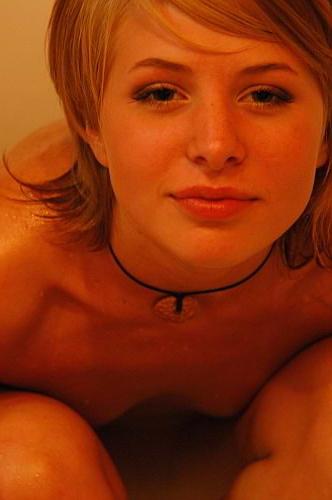 21P Tasty blonde wet clit bath time