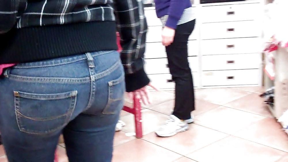 25P Bubble butt & ass in tight jeans