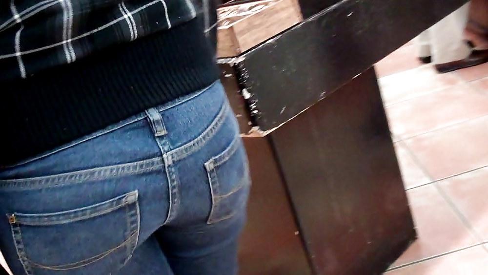 25P Bubble butt & ass in tight jeans