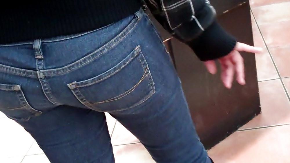 25P Bubble butt & ass in tight jeans