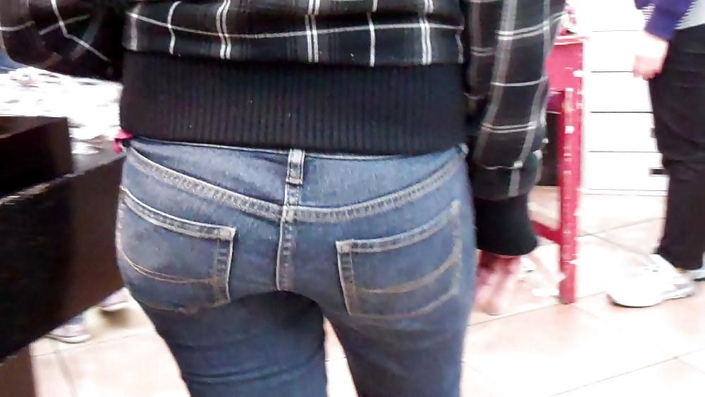 25P Bubble butt & ass in tight jeans