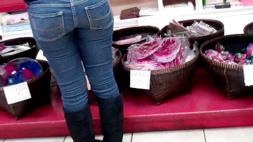 25P Bubble butt & ass in tight jeans