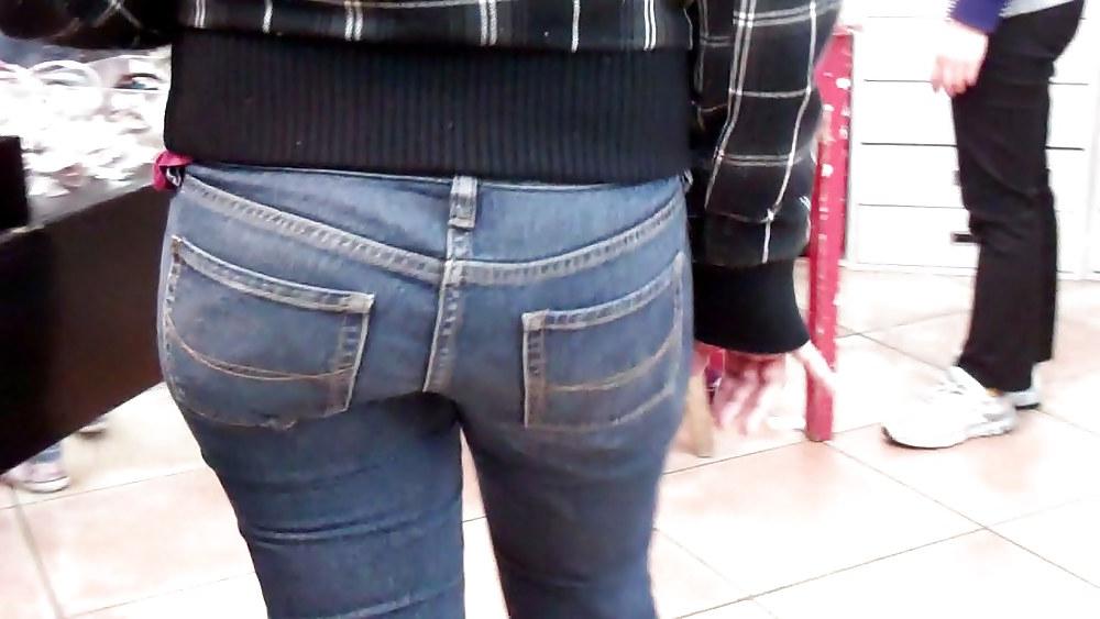 25P Bubble butt & ass in tight jeans