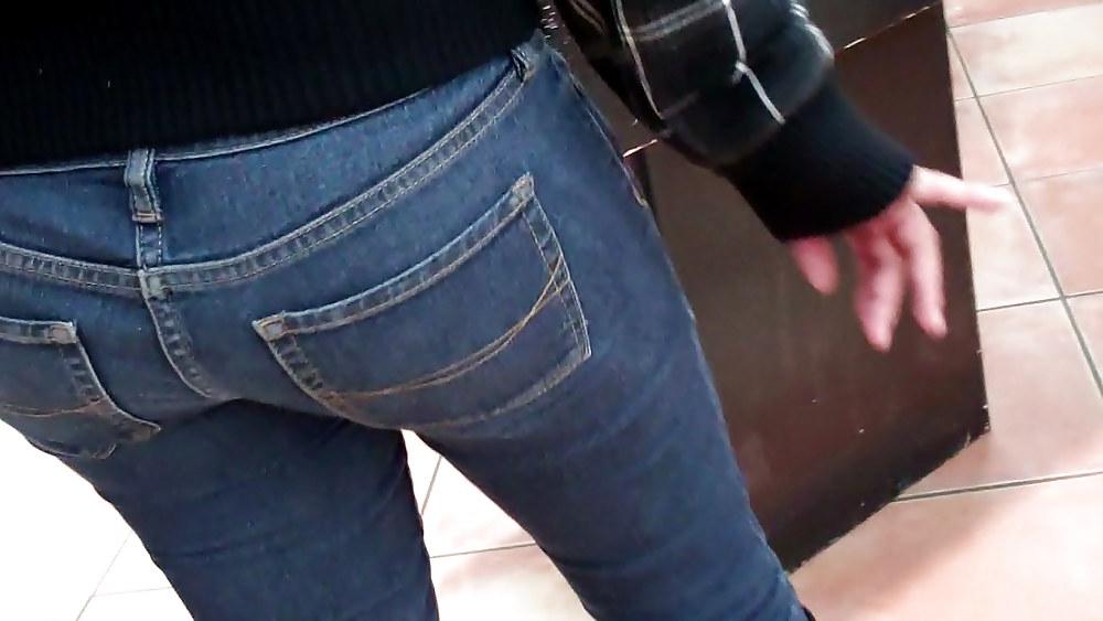25P Bubble butt & ass in tight jeans