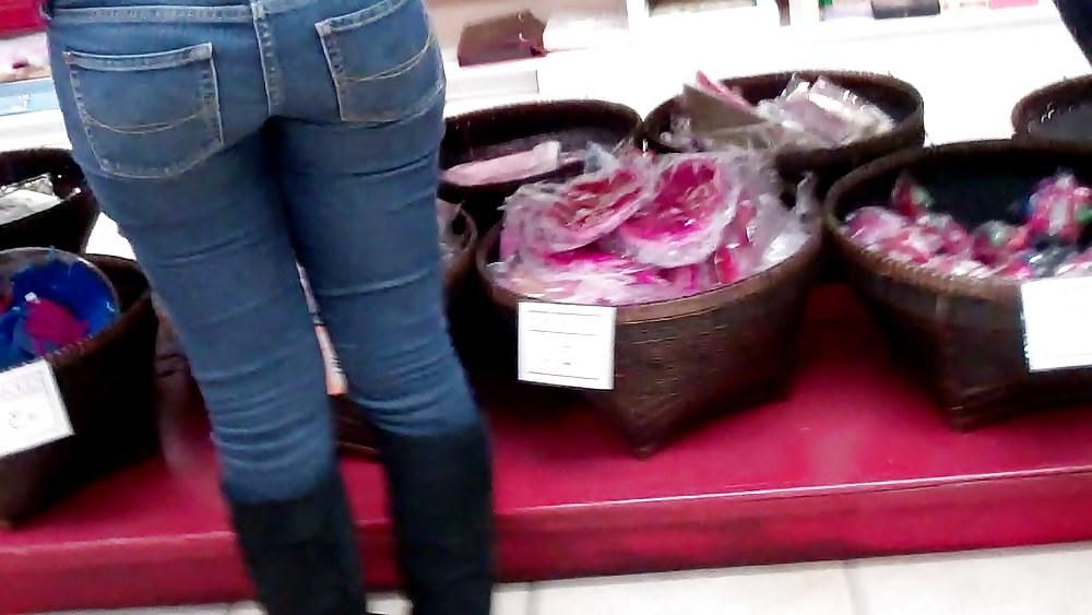 25P Bubble butt & ass in tight jeans