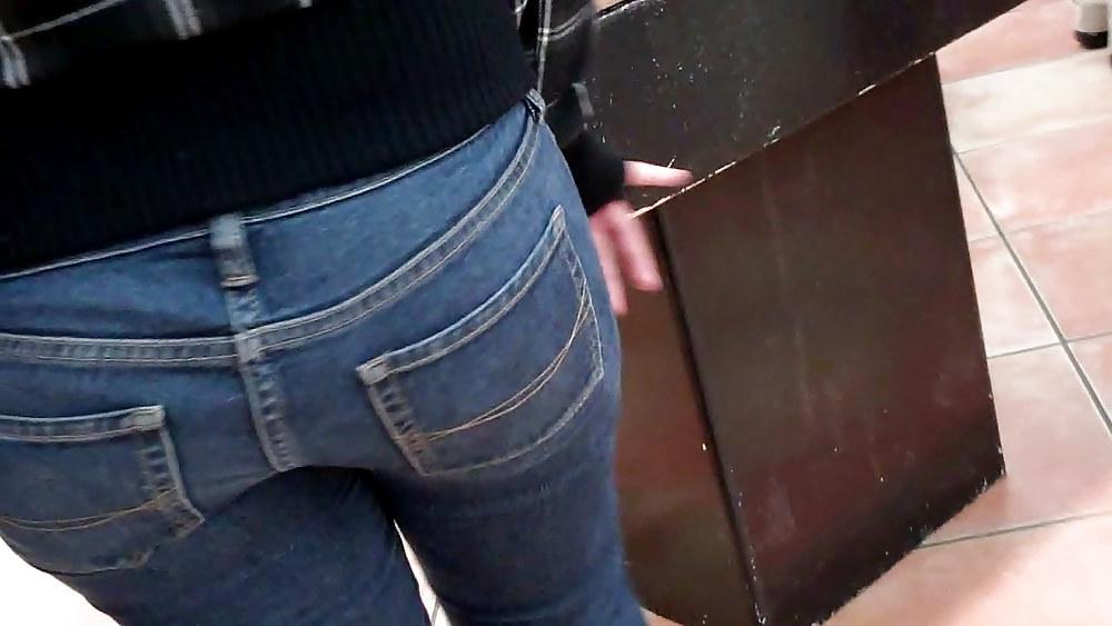 25P Bubble butt & ass in tight jeans