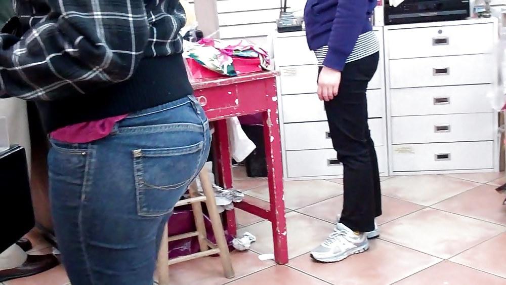 25P Bubble butt & ass in tight jeans