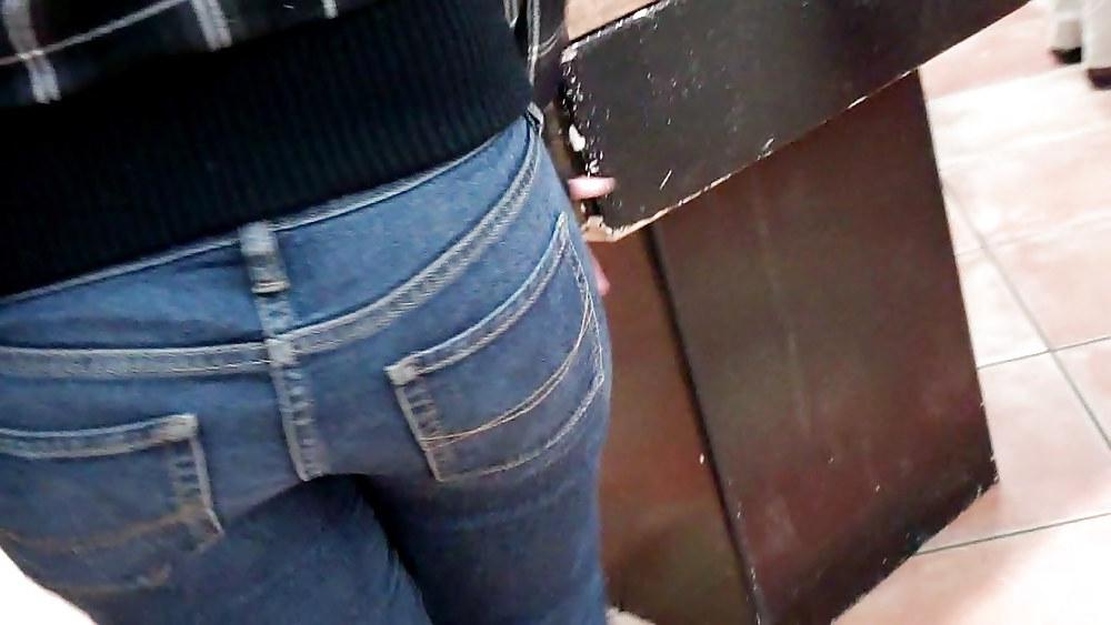 25P Bubble butt & ass in tight jeans