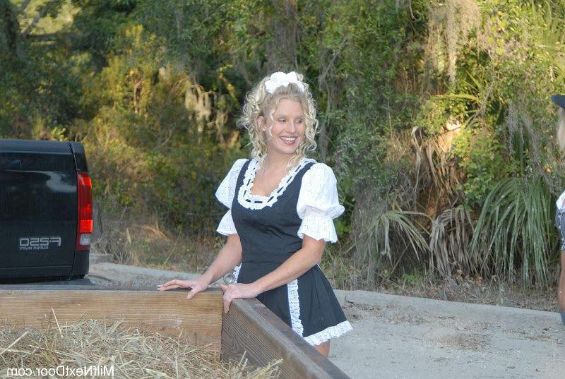 12P 12 pics and 1 movie of Lexi2 from Milf Next Door