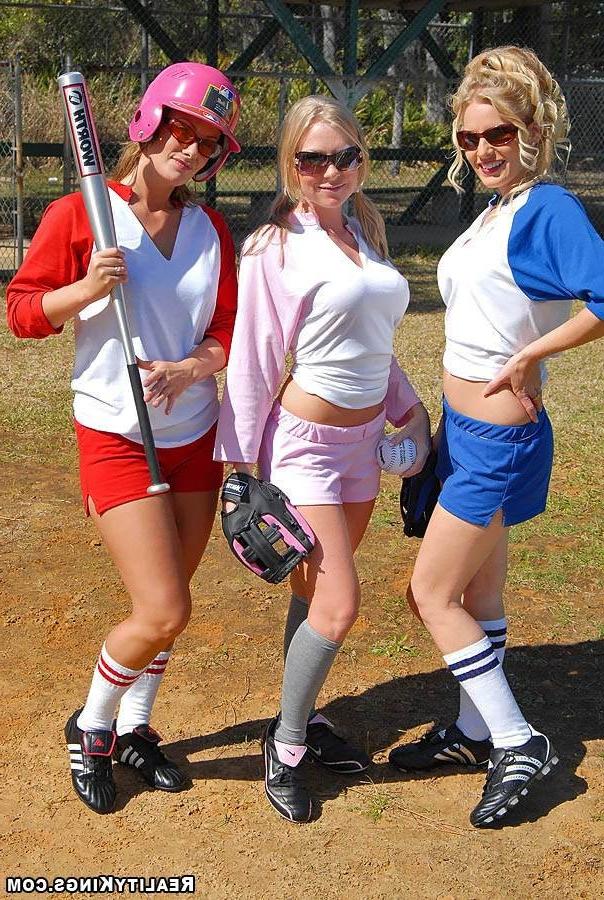 12P 12 pics and 1 movie of Britney from Milf Next Door
