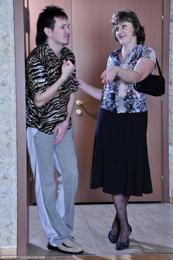 20P Heated mommy in dark patterned tights talks a neighbor into a ha