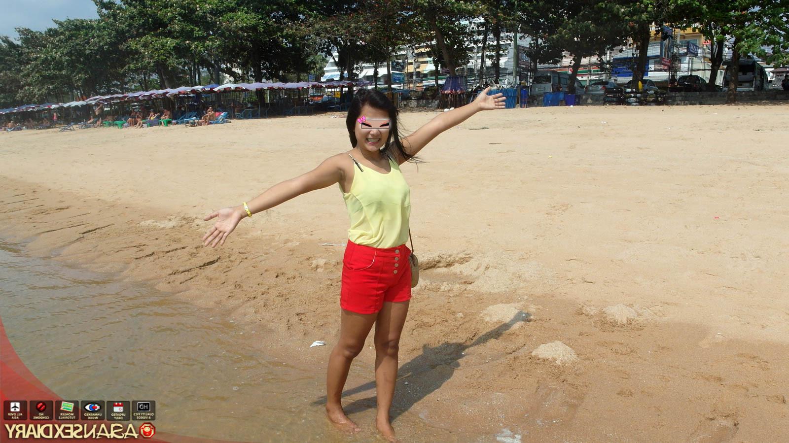 15P Pattaya slut fucked by pervert tourist 