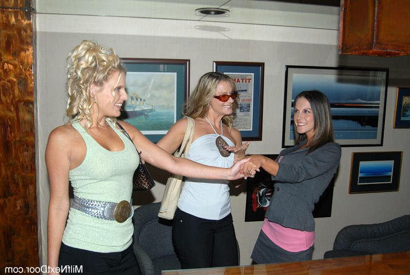 12P 12 pics and 1 movie of Kylani from Milf Next Door
