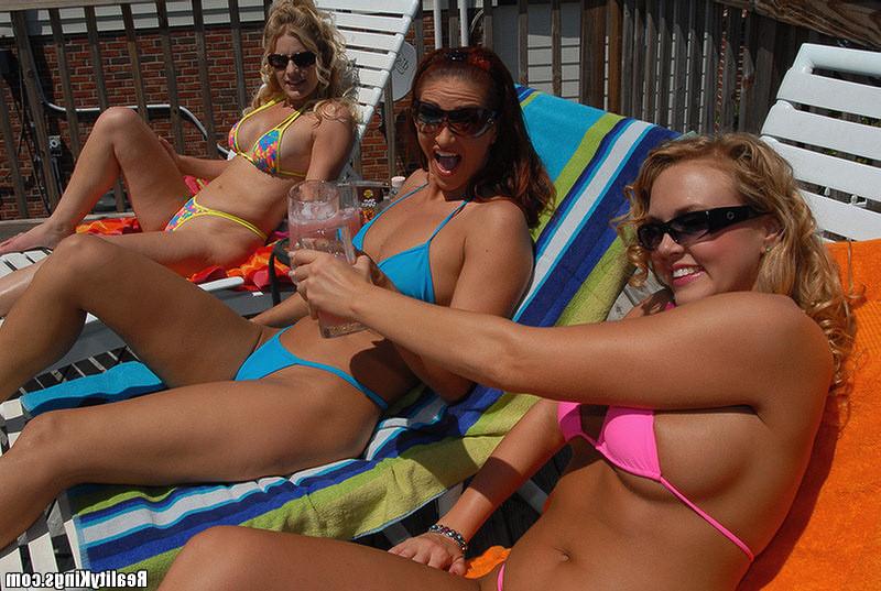 12P 12 pics and 1 movie of Layne from Milf Next Door