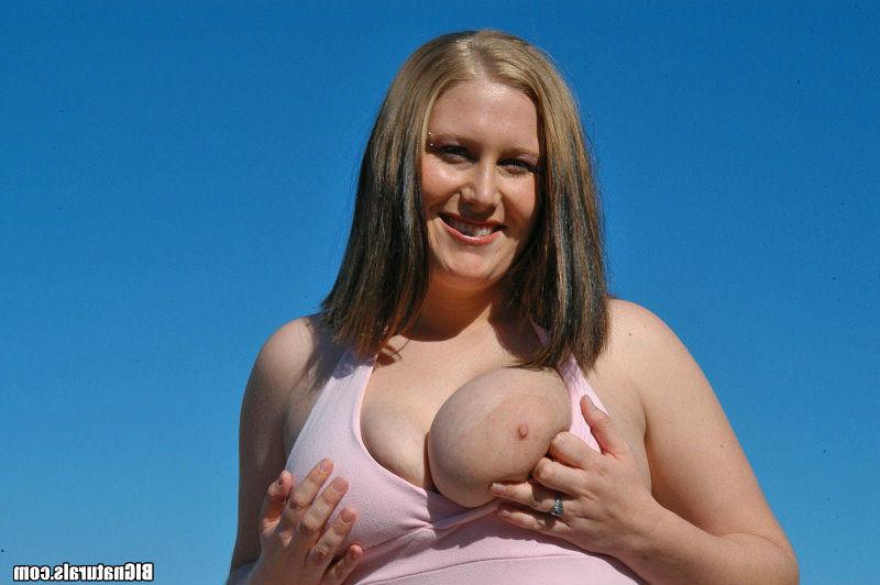 12P 12 pics and 1 movie of Iris from Big Naturals