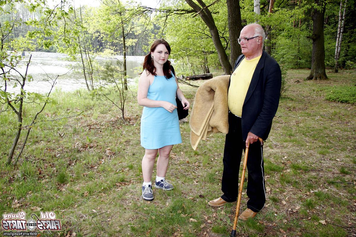 4P Eighty year old grandpa does a thick teenage girl outdoor