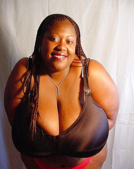 25P Busty Ebony Babes From SmutDates.com