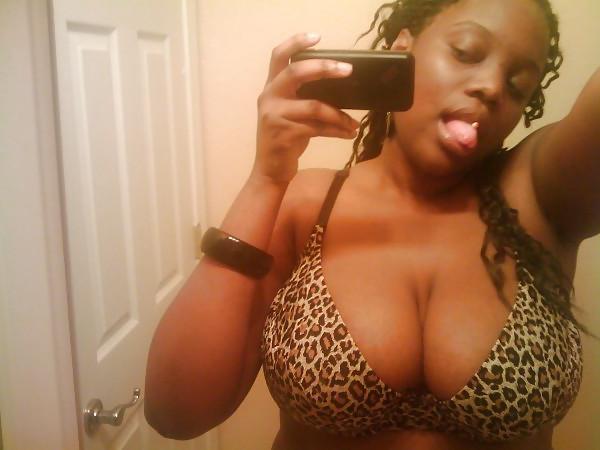 25P Busty Ebony Babes From SmutDates.com