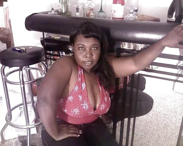 25P Busty Ebony Babes From SmutDates.com