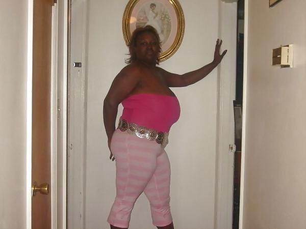 25P Busty Ebony Babes From SmutDates.com