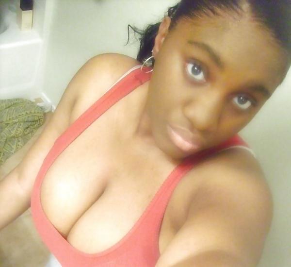25P Busty Ebony Babes From SmutDates.com