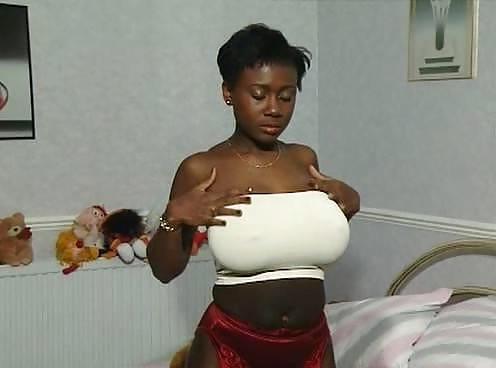 25P Busty Ebony Babes From SmutDates.com