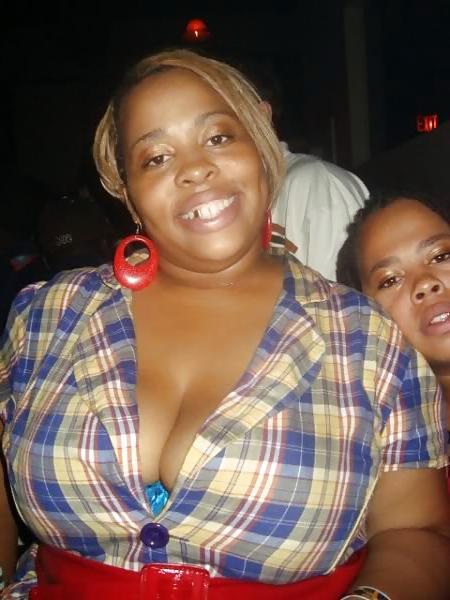 25P Busty Ebony Babes From SmutDates.com
