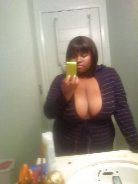 25P Busty Ebony Babes From SmutDates.com