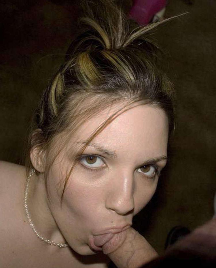 16P Pictures of naughty babes sucking on cocks