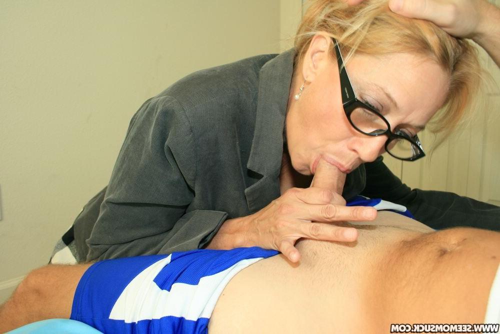 16P MILF teaching daughter how to give blowjob