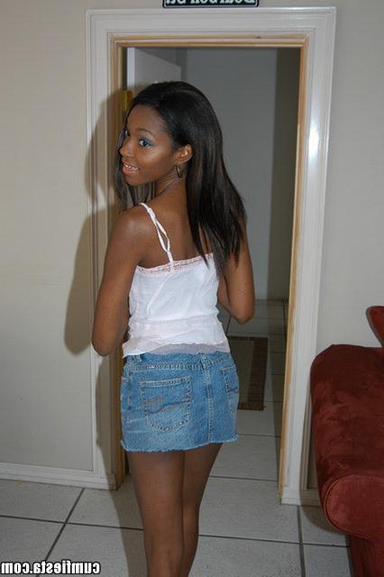 12P 12 pics and 1 movie of Avanti from Cum Fiesta