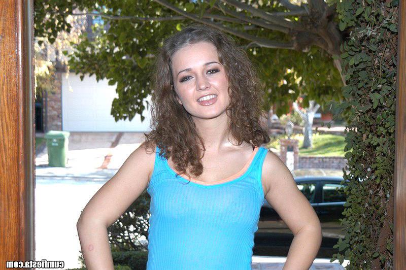 14P Sexy amateur babe gets her first on camera facial here in these movies