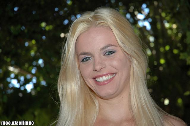 12P 12 pics and 1 movie of Jessica from Cum Fiesta