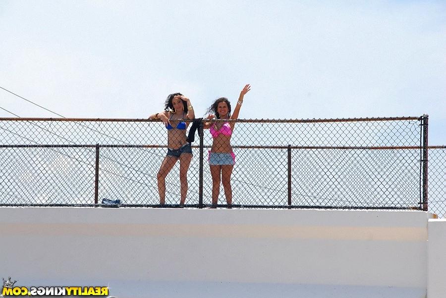 12P 12 pics and 1 movie of China from 8th Street Latinas