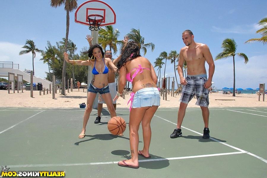 12P 12 pics and 1 movie of China from 8th Street Latinas