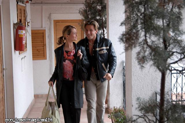 12P 12 pics and 1 movie of Barbara from Mikes Apartment