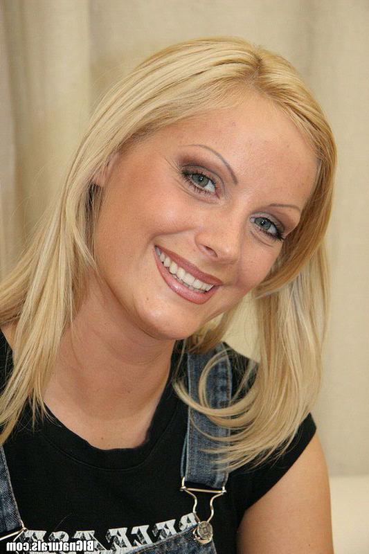 12P 12 pics and 1 movie of Shelia from Big Naturals