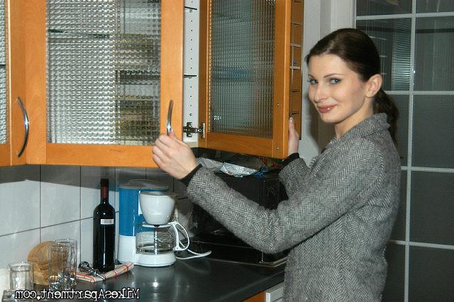 12P 12 pics and 1 movie of Tina from Mikes Apartment